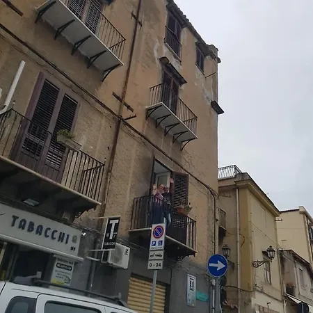 לינה וארוחת בוקר Dietro Al Massimo פלרמו