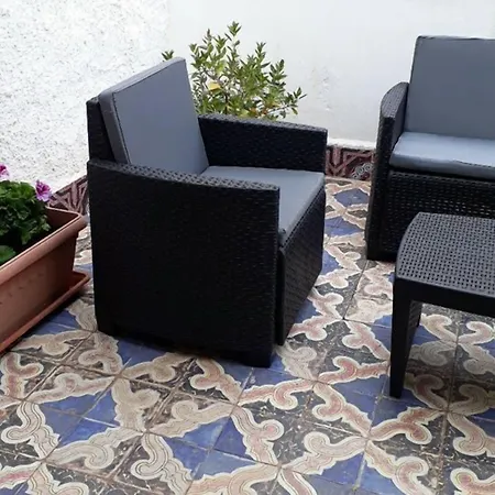 Dietro Al Massimo Палермо