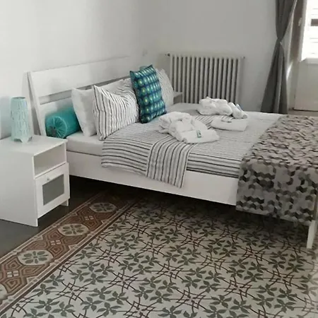 Dietro Al Massimo Палермо