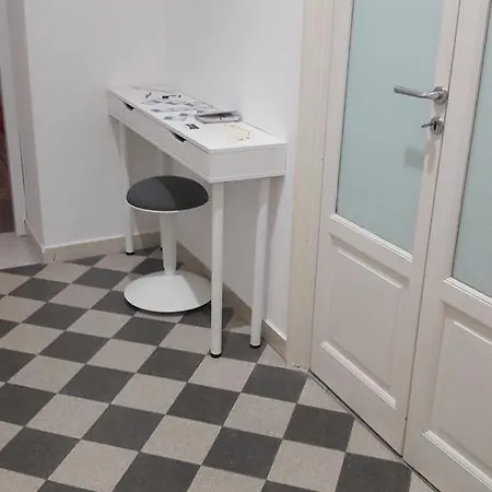 Dietro Al Massimo Couette-café
